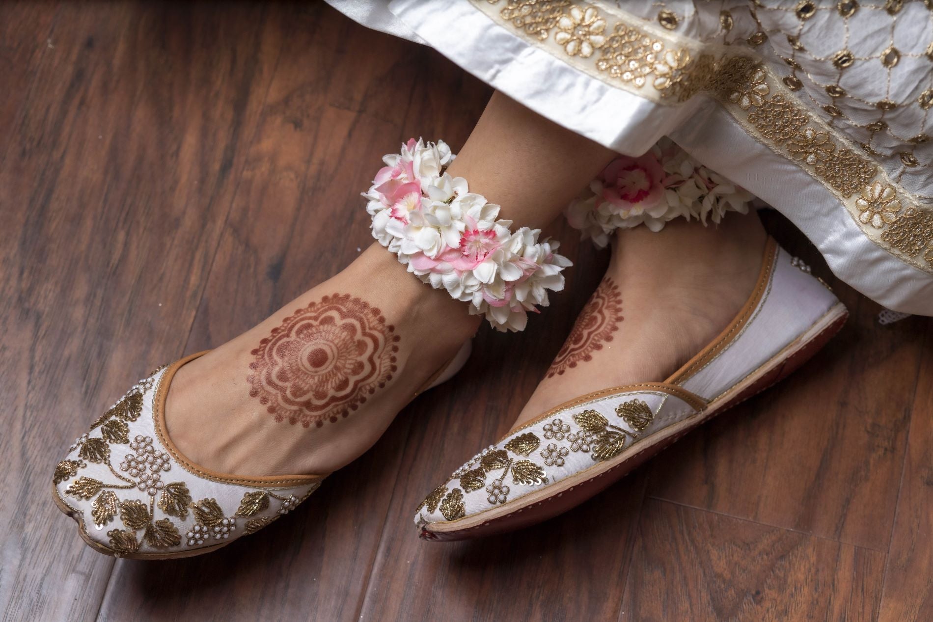 White Punjabi Jutti