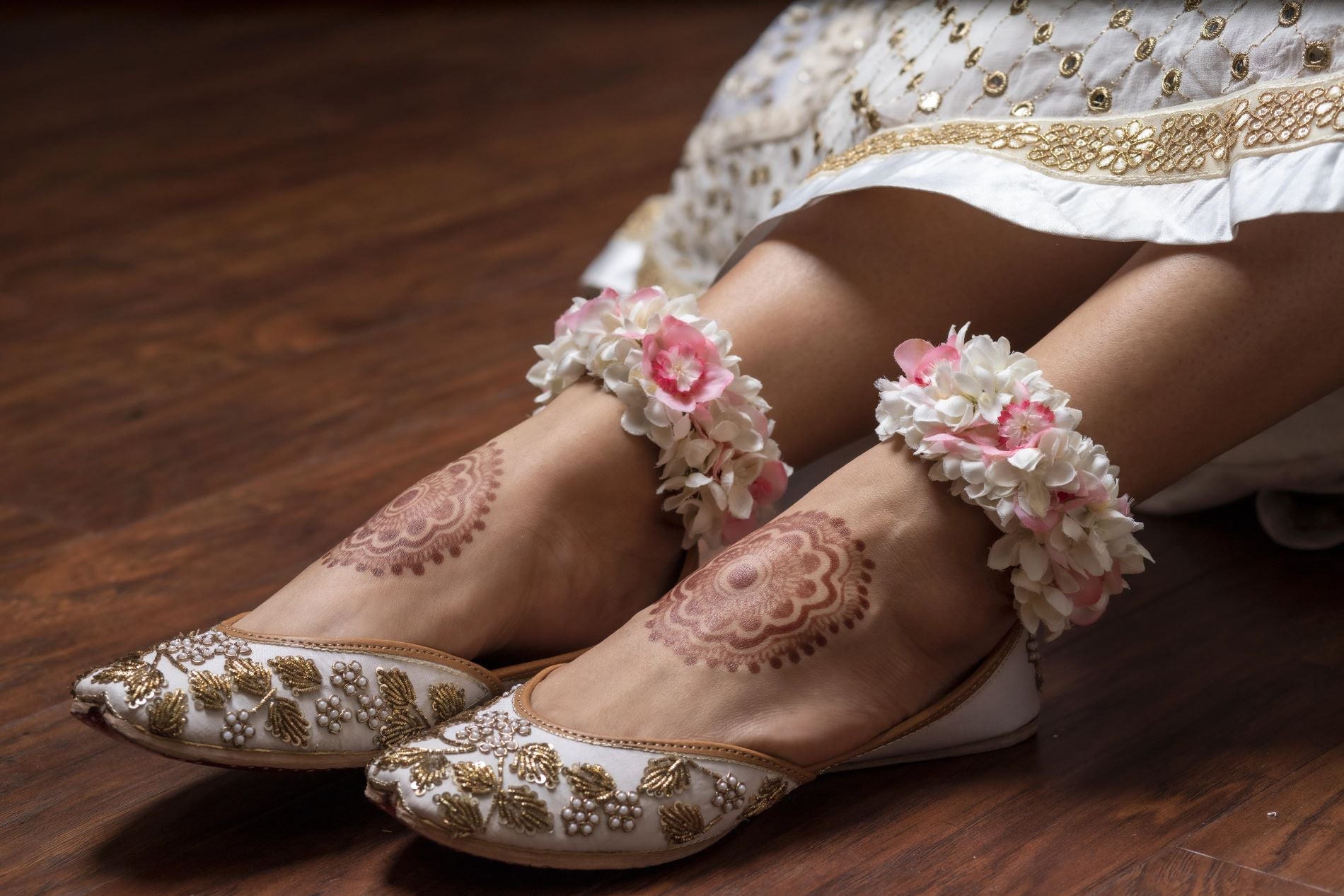 White Punjabi Jutti