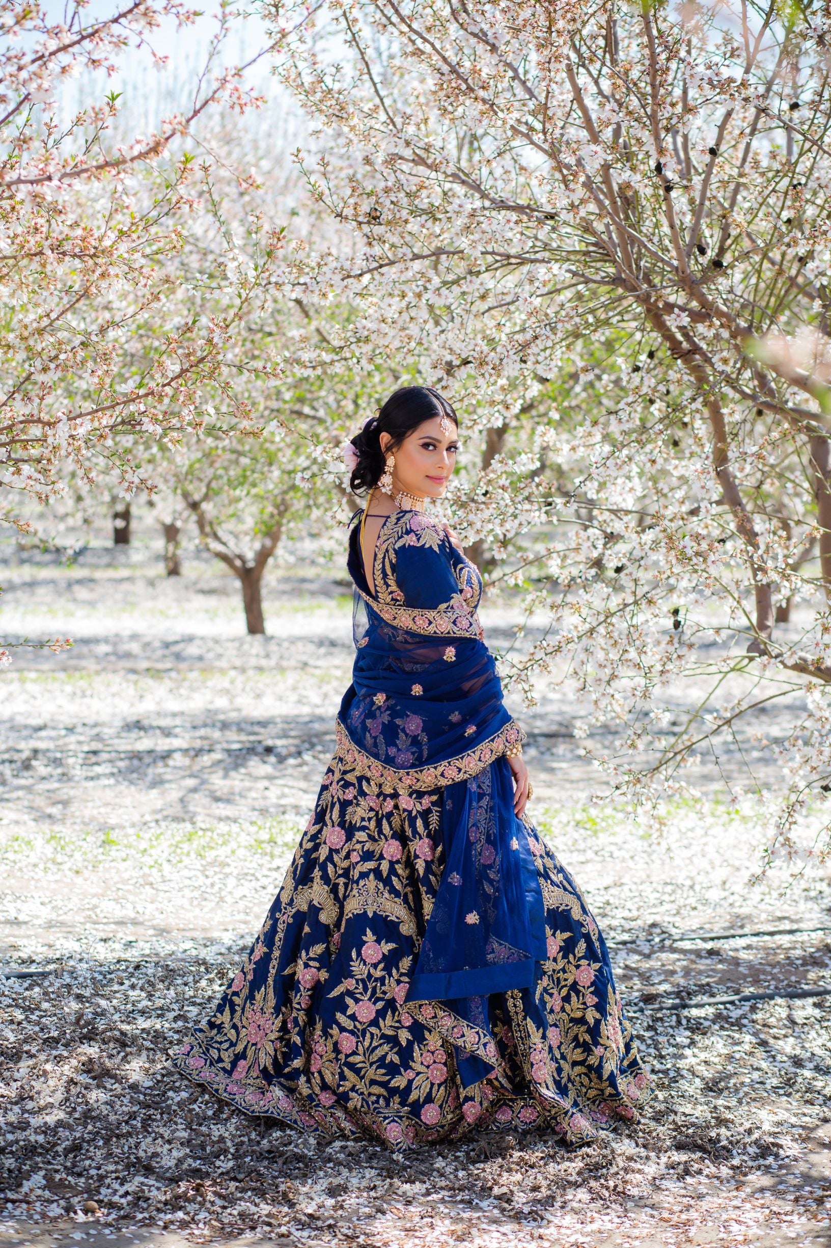 Mavi Lehenga