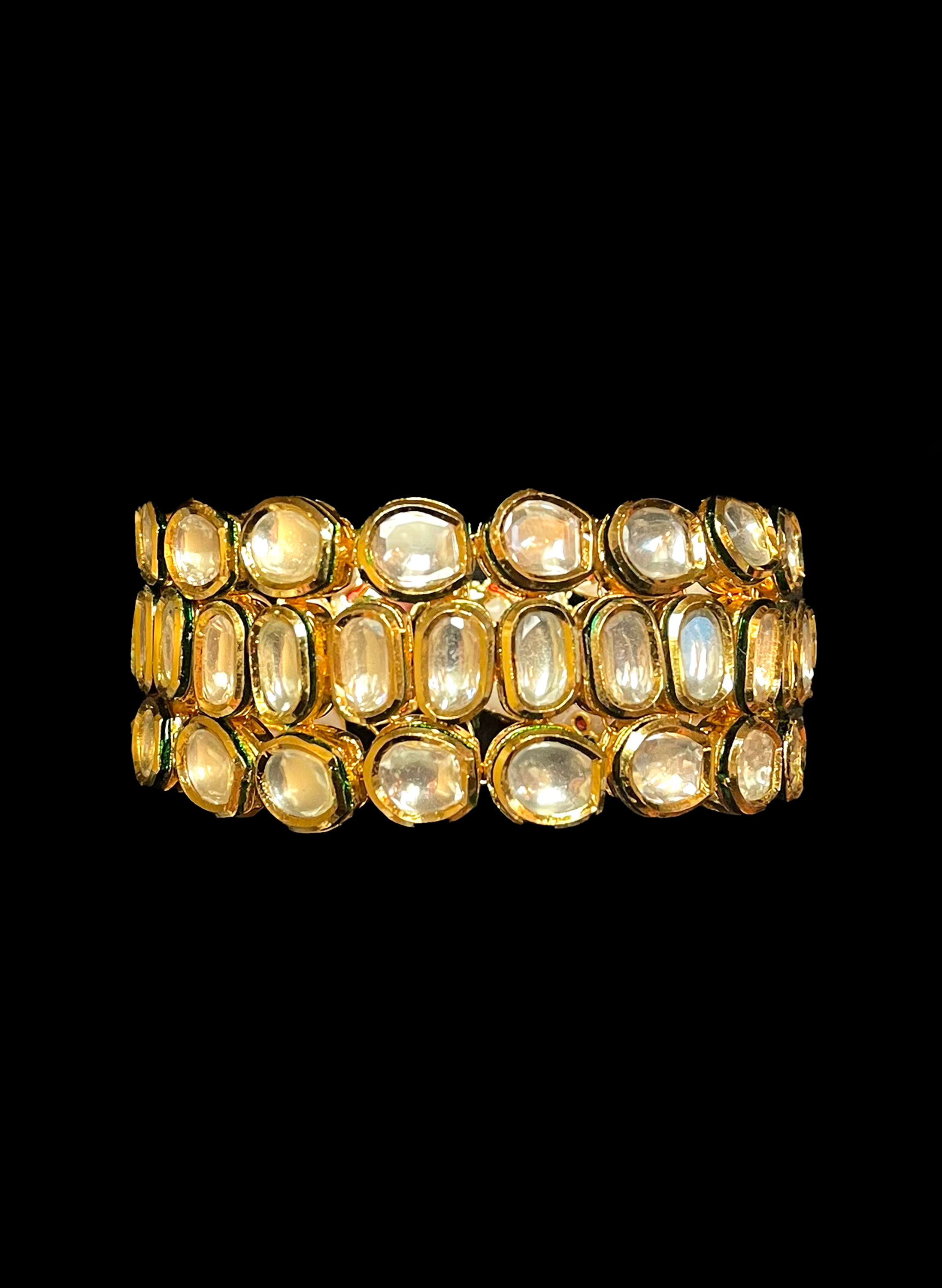 Minimalistic Indian bridal jewelry for modern Indian brides