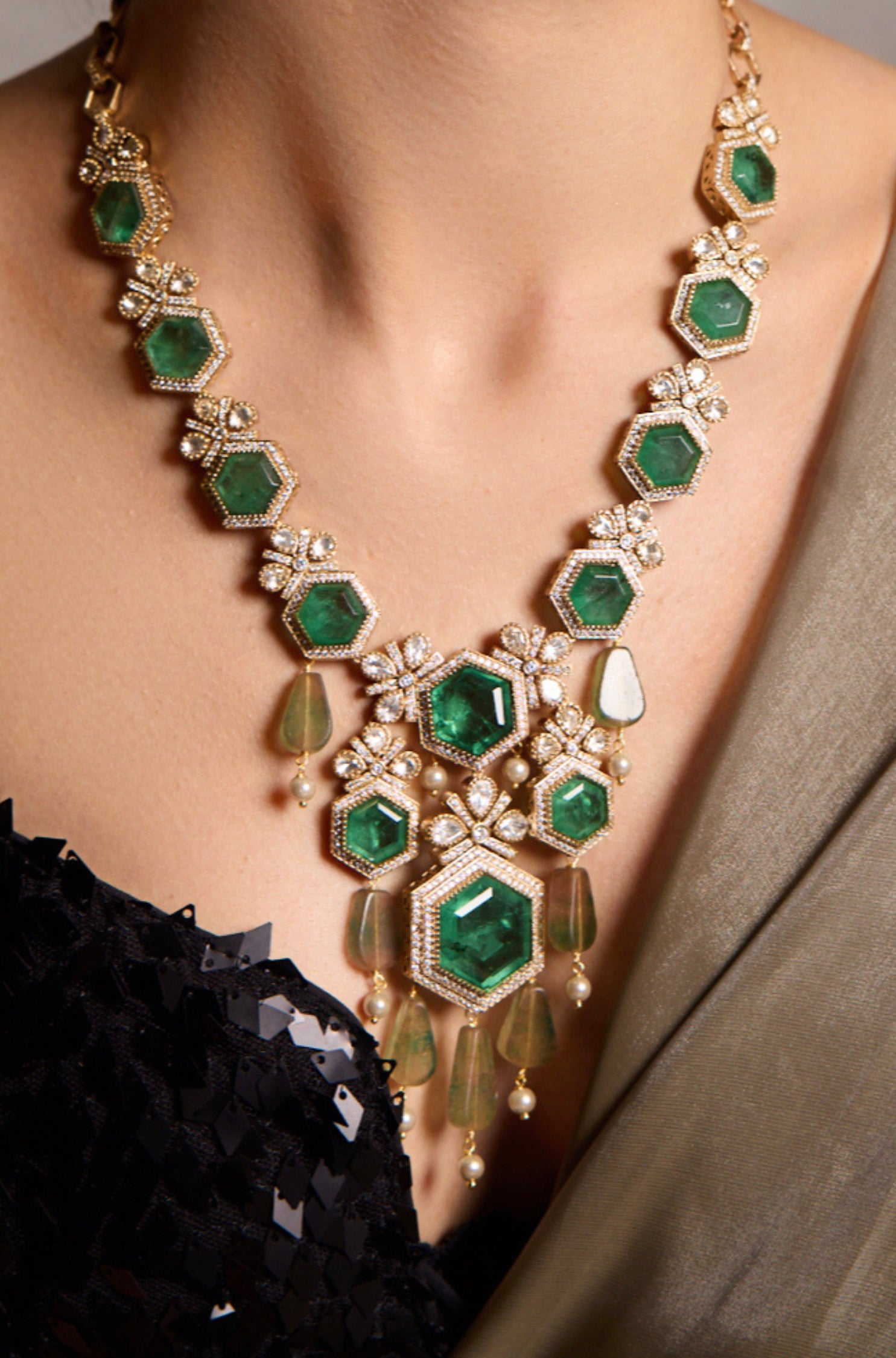 Inaara Necklace Set