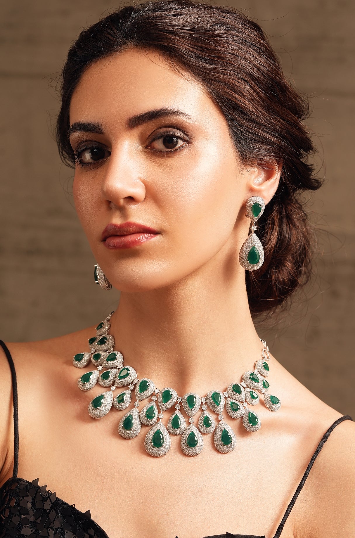 Emerald Tear Drop Diamond Necklace Set