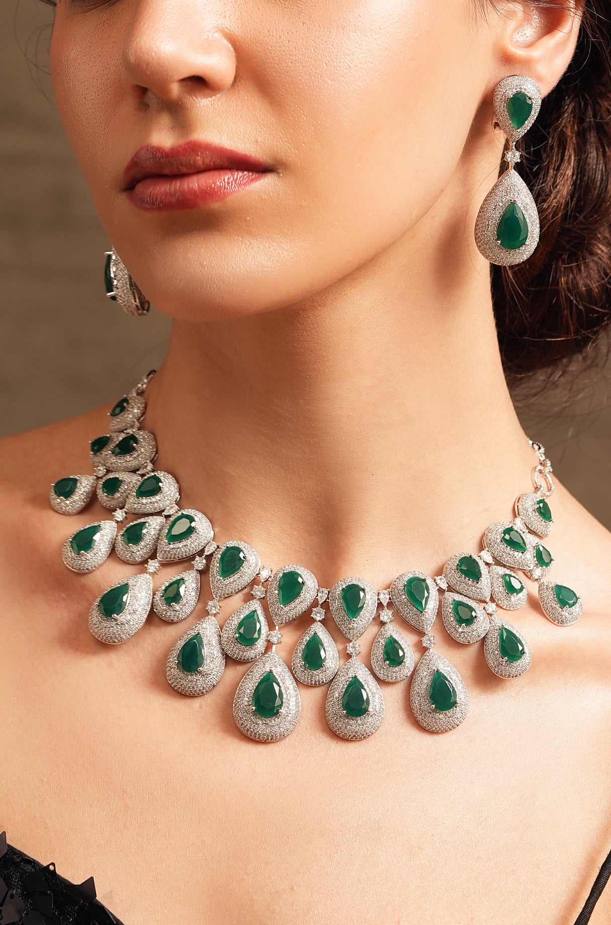 Emerald Tear Drop Diamond Necklace Set