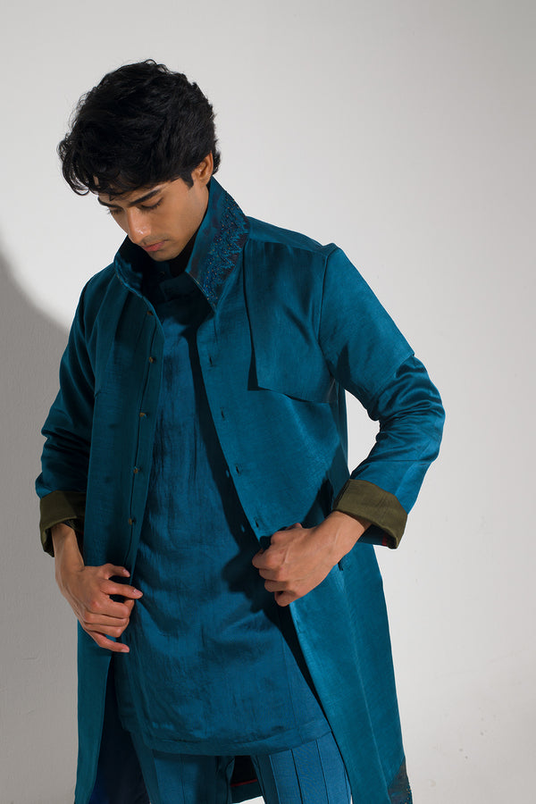 Make a statement in teal with our Tilted Teal Shacket, a fusion of boldness and refinement.