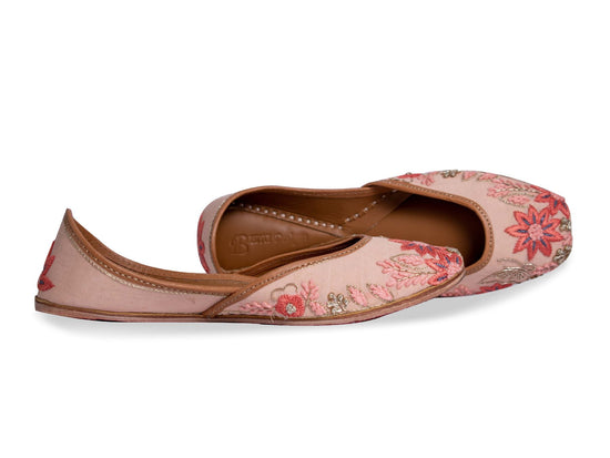 Flush Pink Punjabi Jutti with floral patterns threadwork hand-embroidery