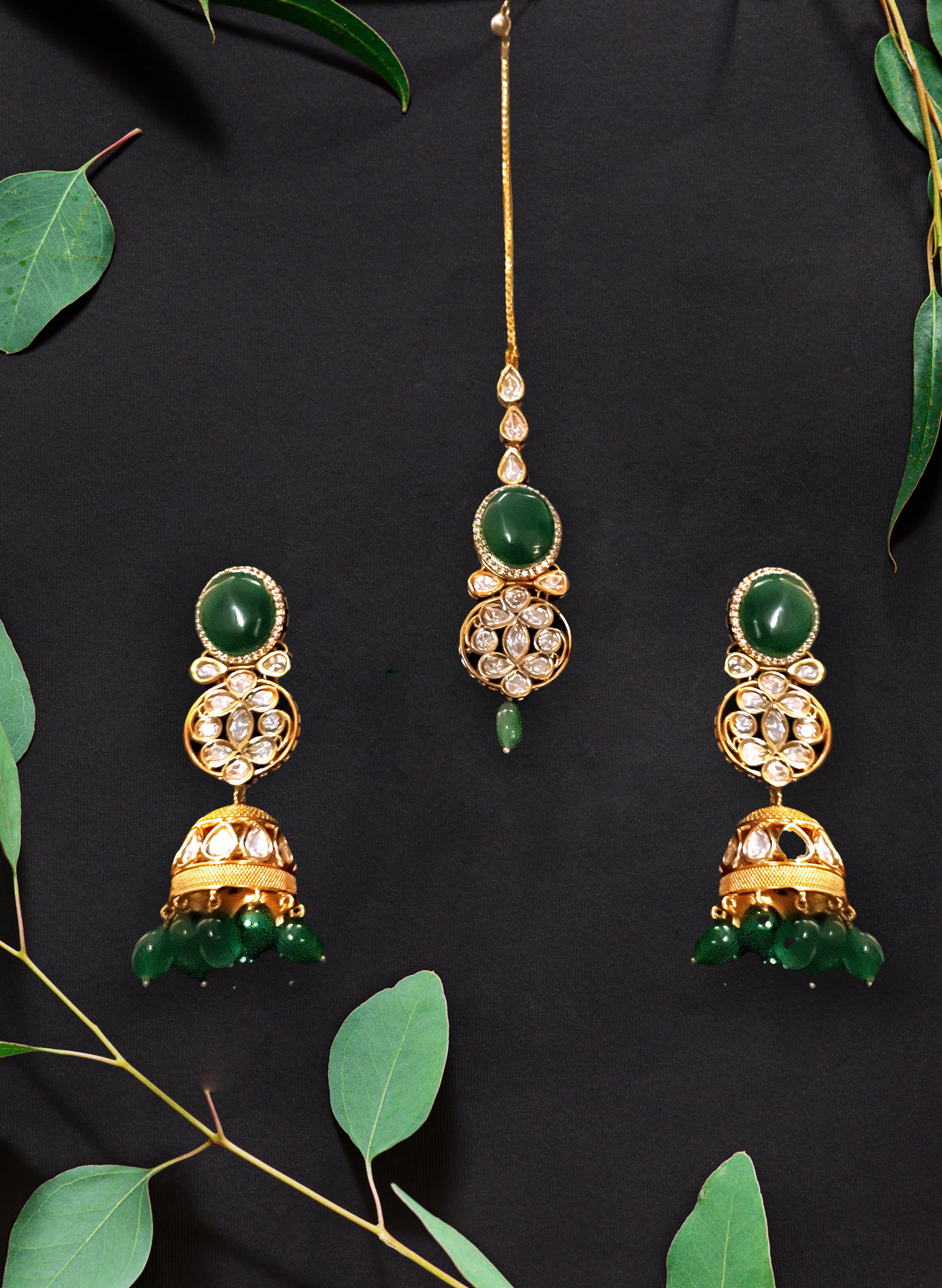 Emerald Kundan Tikka & Earrings set