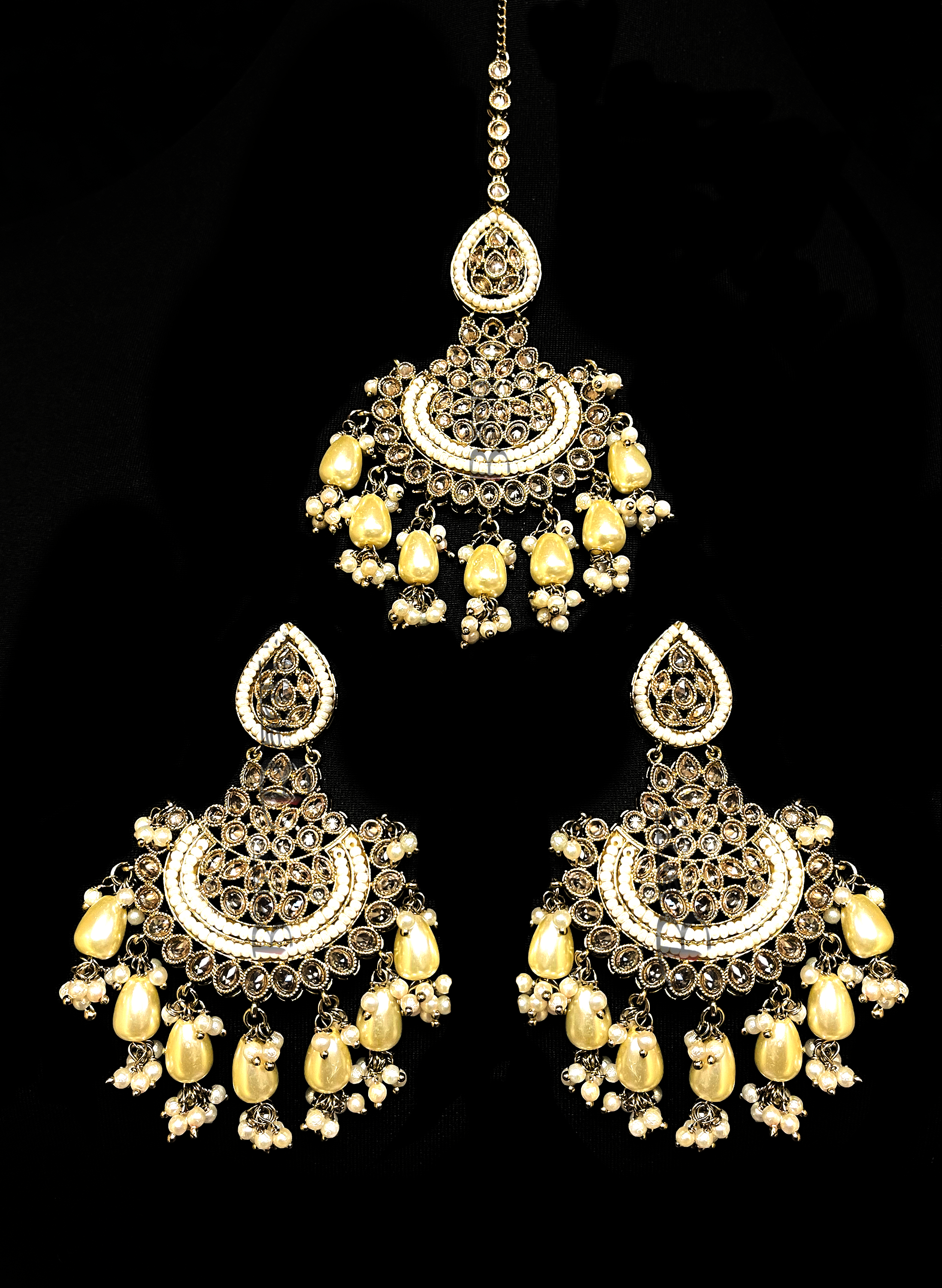 Maang Passa & earrings set with pearls