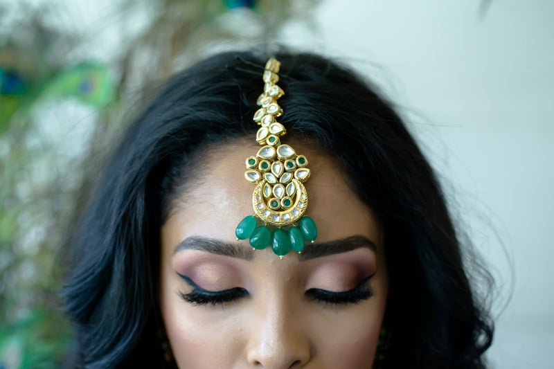Amora Emerald Kundan Necklace Set - bAnuDesigns