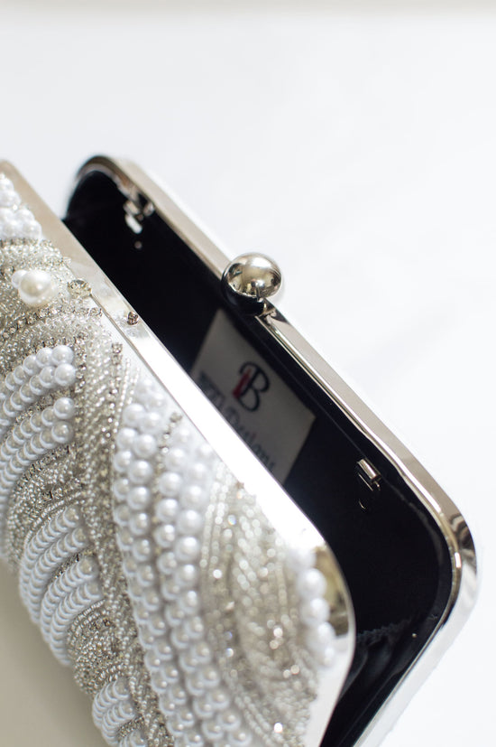 Load image into Gallery viewer, Button closure pearl evening bag
