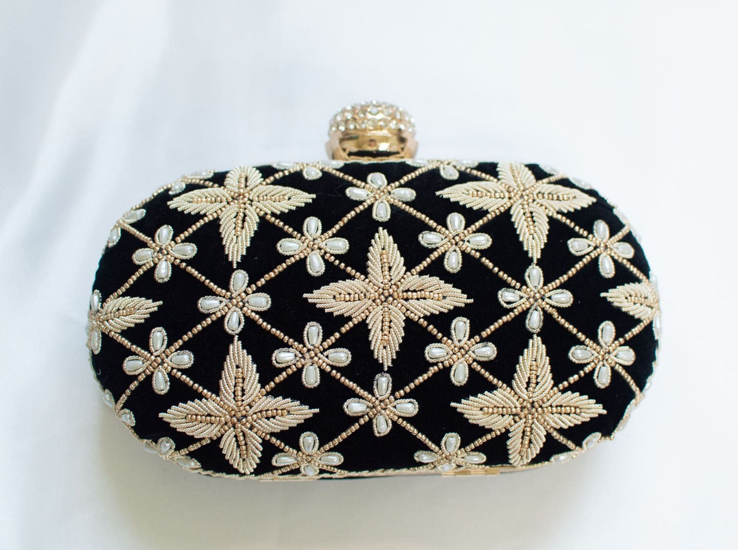 Load image into Gallery viewer, Black pearl clutch for weddings 
