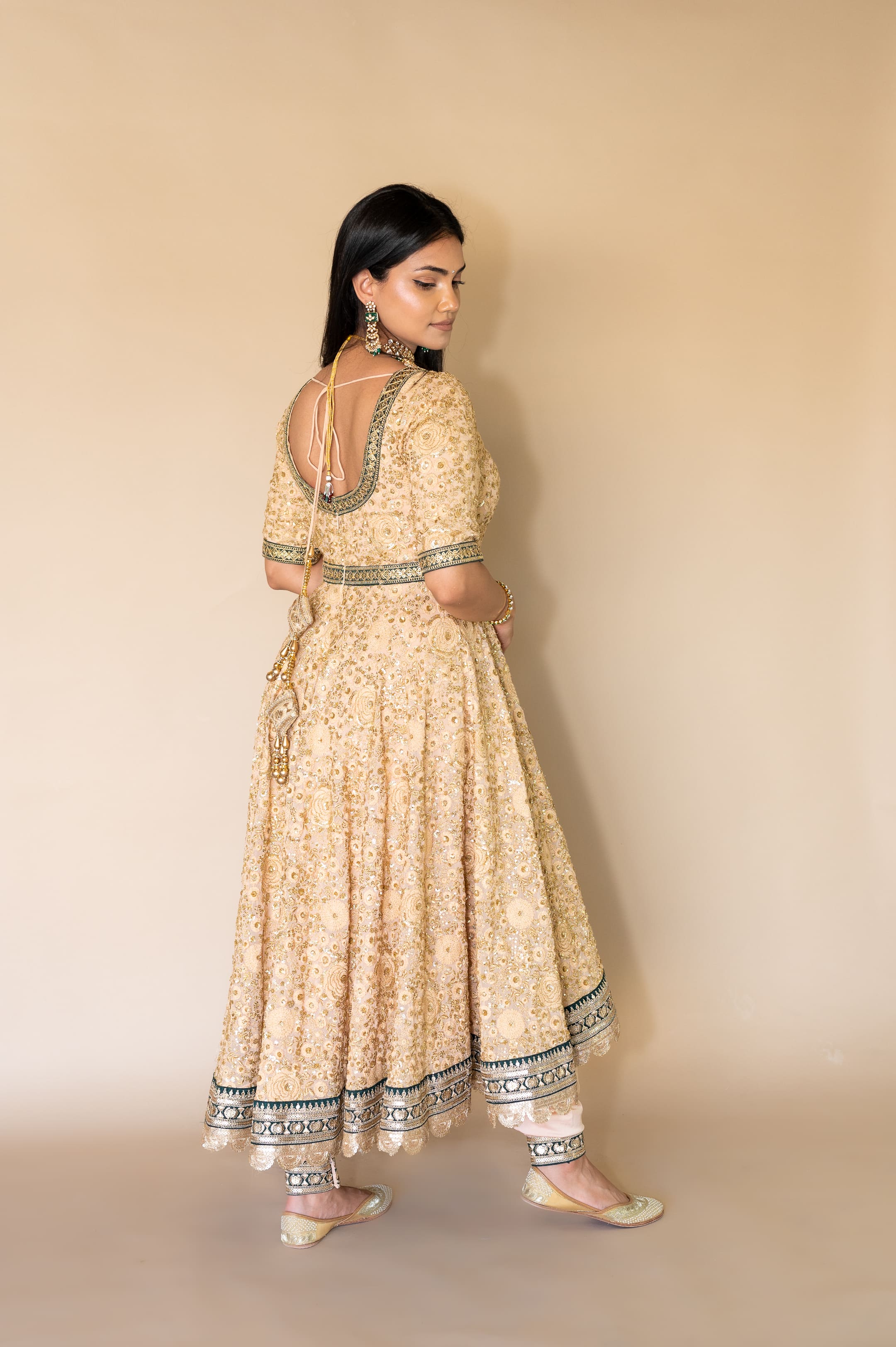 Cream colour clearance anarkali suit