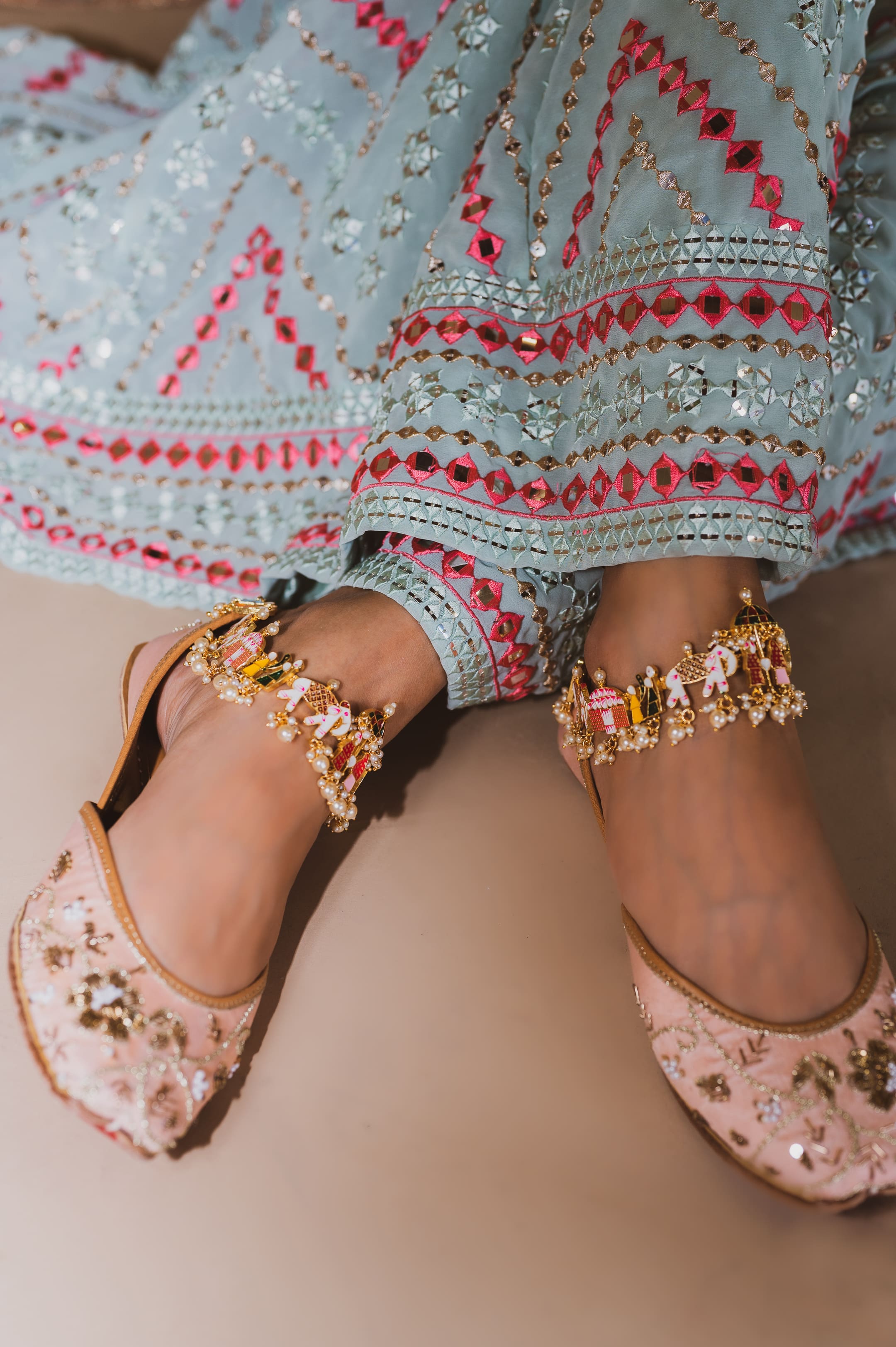 Khussa Shoes 5 US Punjabi Jutti Women Indian Flats Size Golden W/Peacock |  eBay