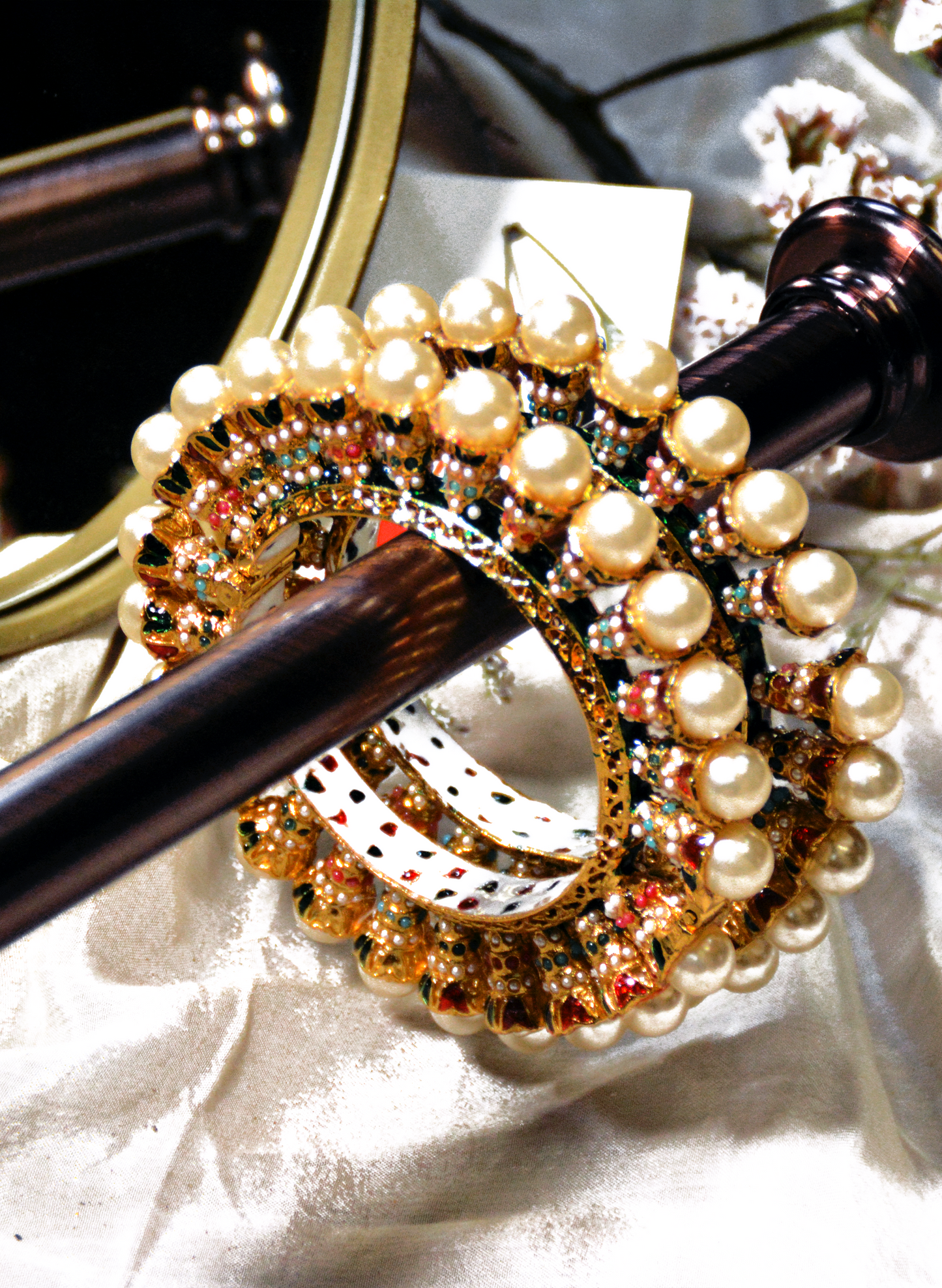 Iiana - Pearl bangles in gold & precious gems
