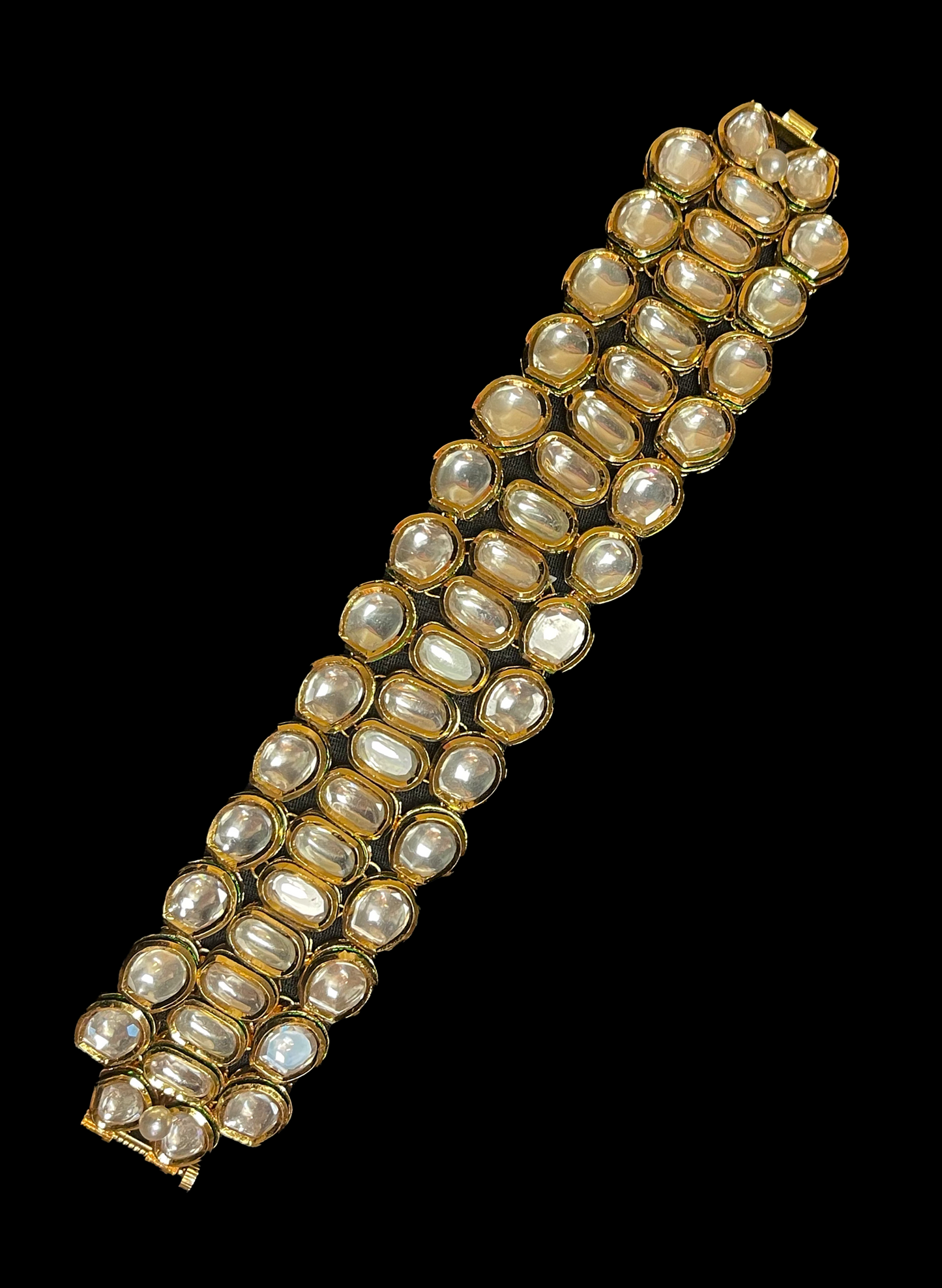 Load image into Gallery viewer, Contemporary &amp;amp; simple Kundan hand bracelet for modern day Indian bride
