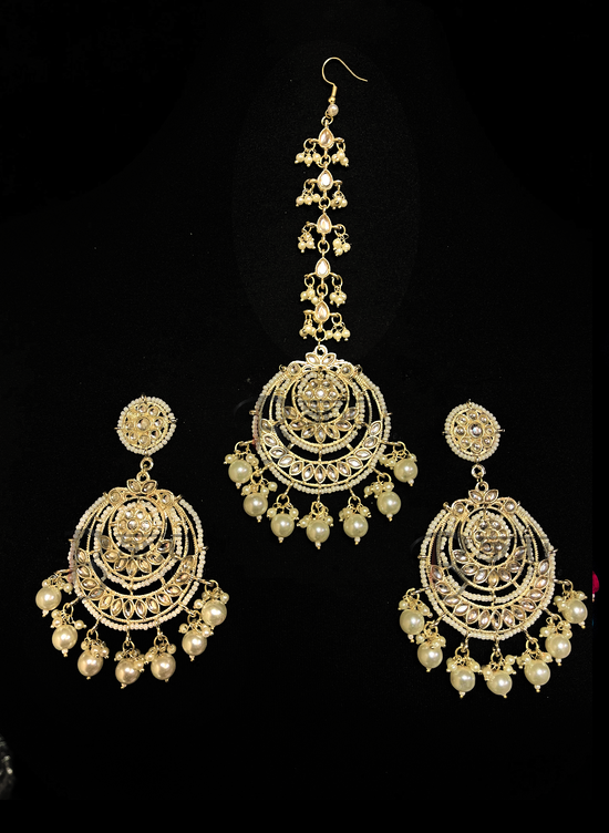 Load image into Gallery viewer, Classic Indian Kundan Tikka set with Pearl drops
