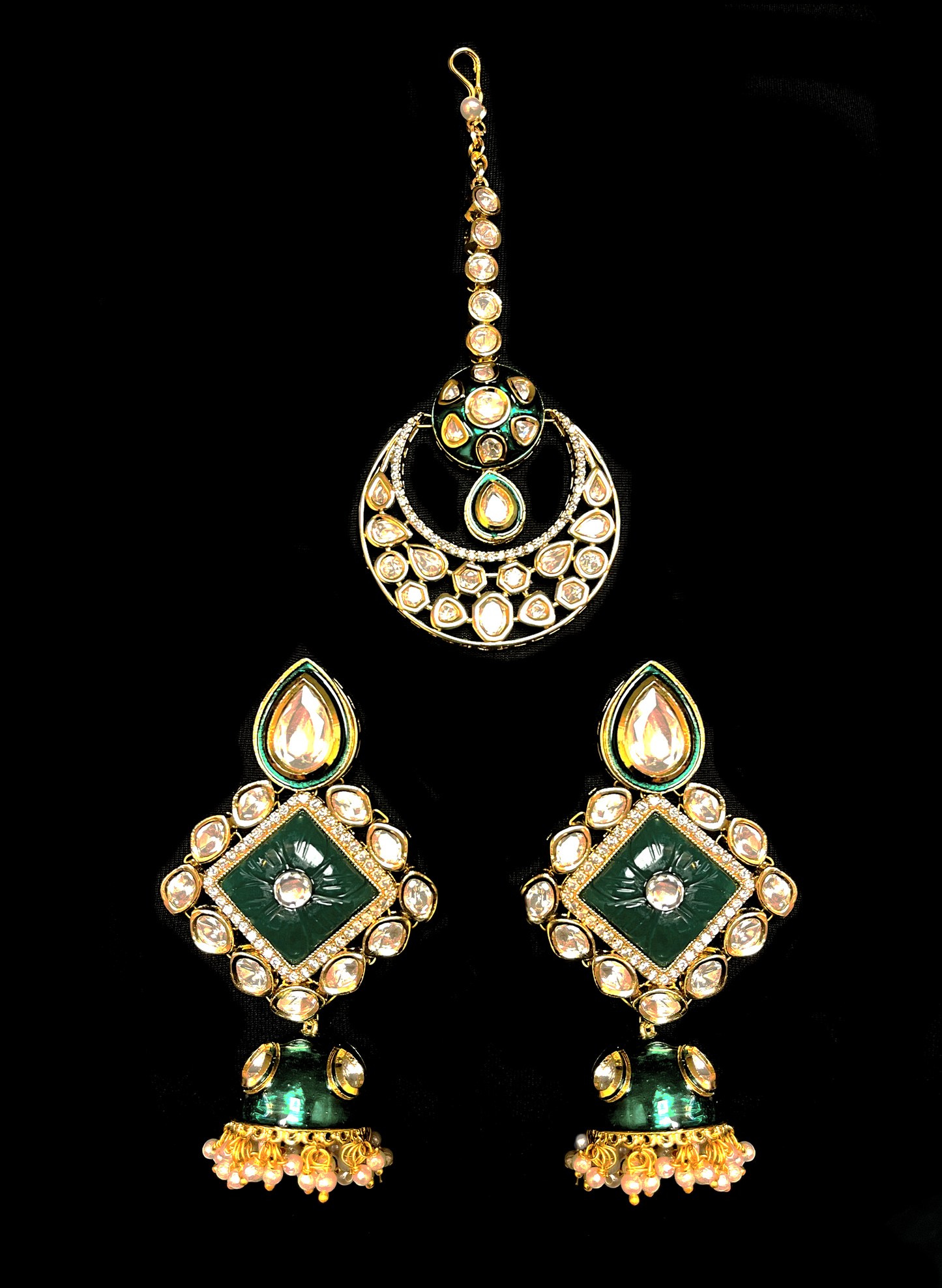 Kundan emerald tikka set with pearls