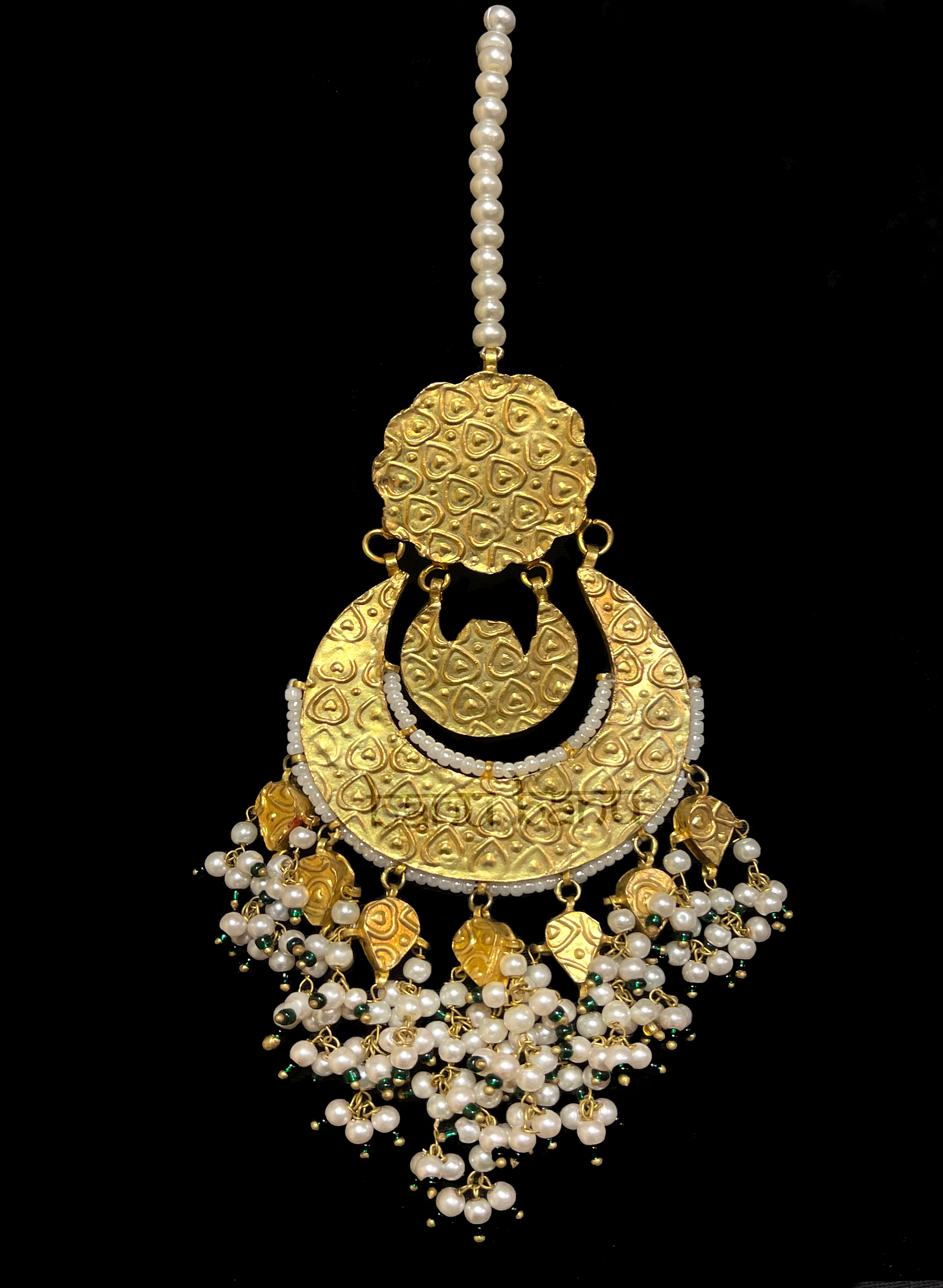Mastaani Maang Tikka Gold plated Teekha with luxurious Pearls