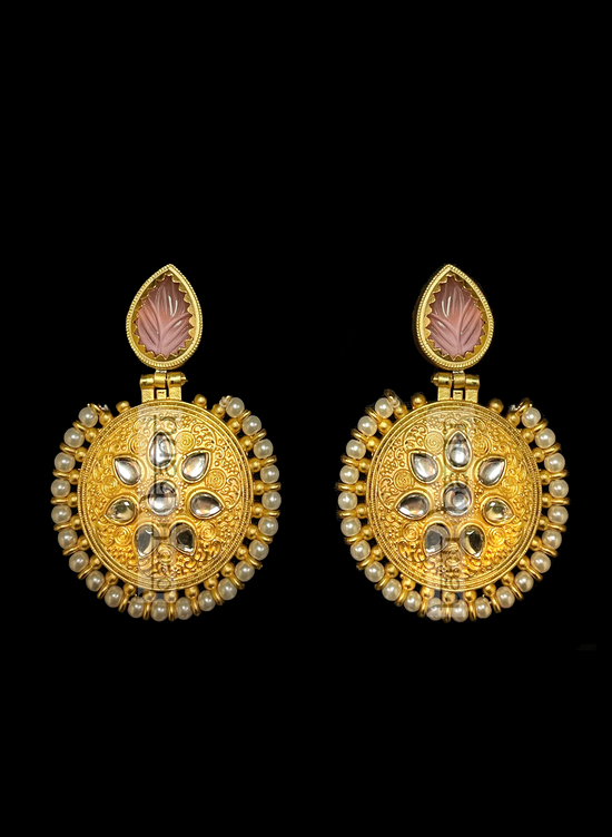 Load image into Gallery viewer, Carrie V Earrings
