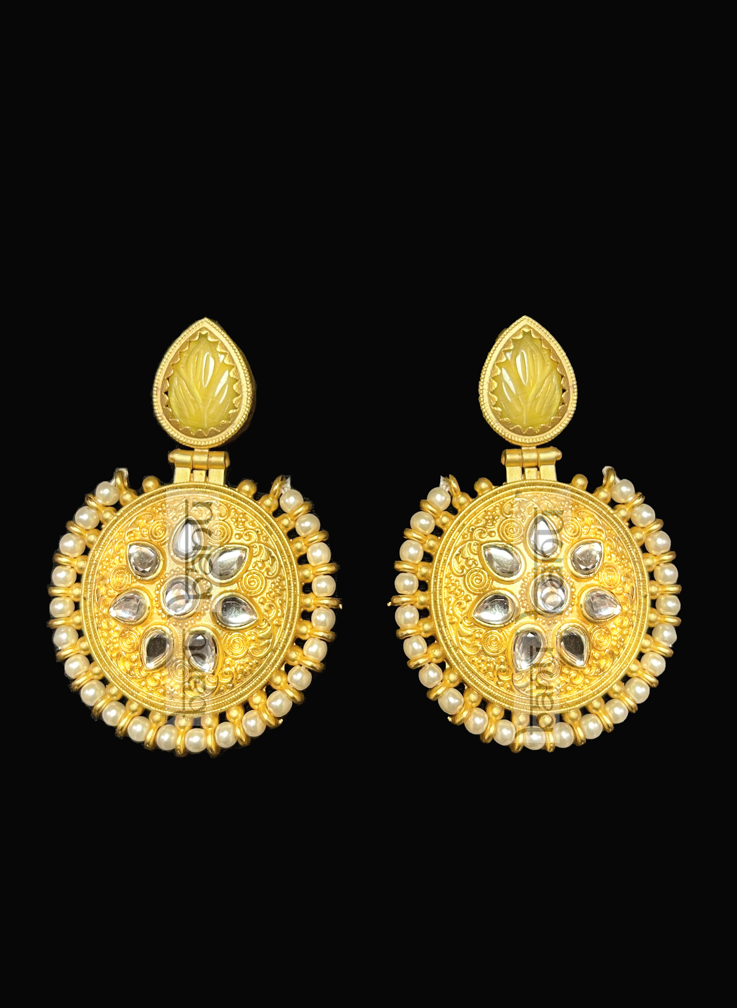Load image into Gallery viewer, Indian Amarpali earrings with Yellow Onyx stone, Kundan &amp;amp; Pearls

