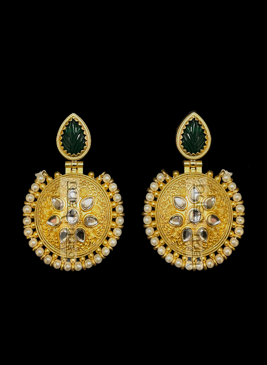 Load image into Gallery viewer, Green Onyx Amrapali Earrings for women with pearls
