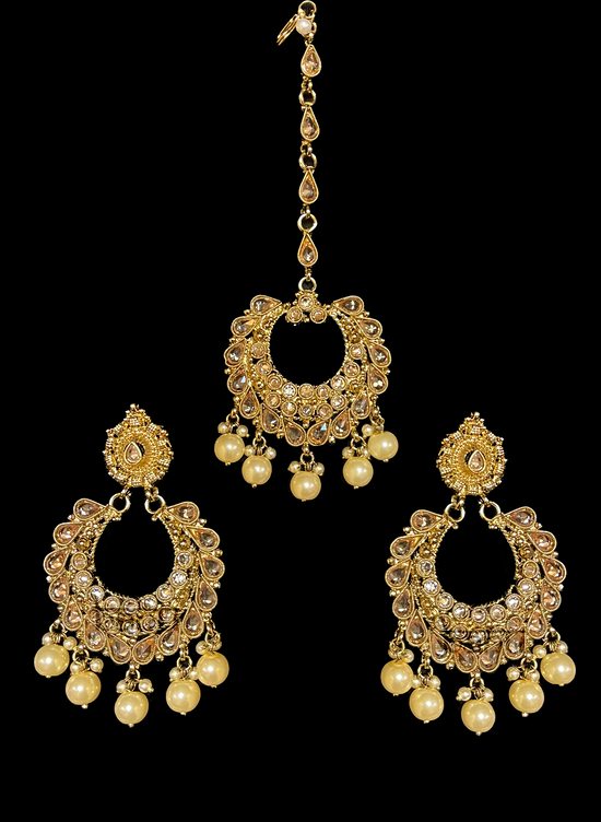 Pearl & Kundan adorned jhumka and maang passa 