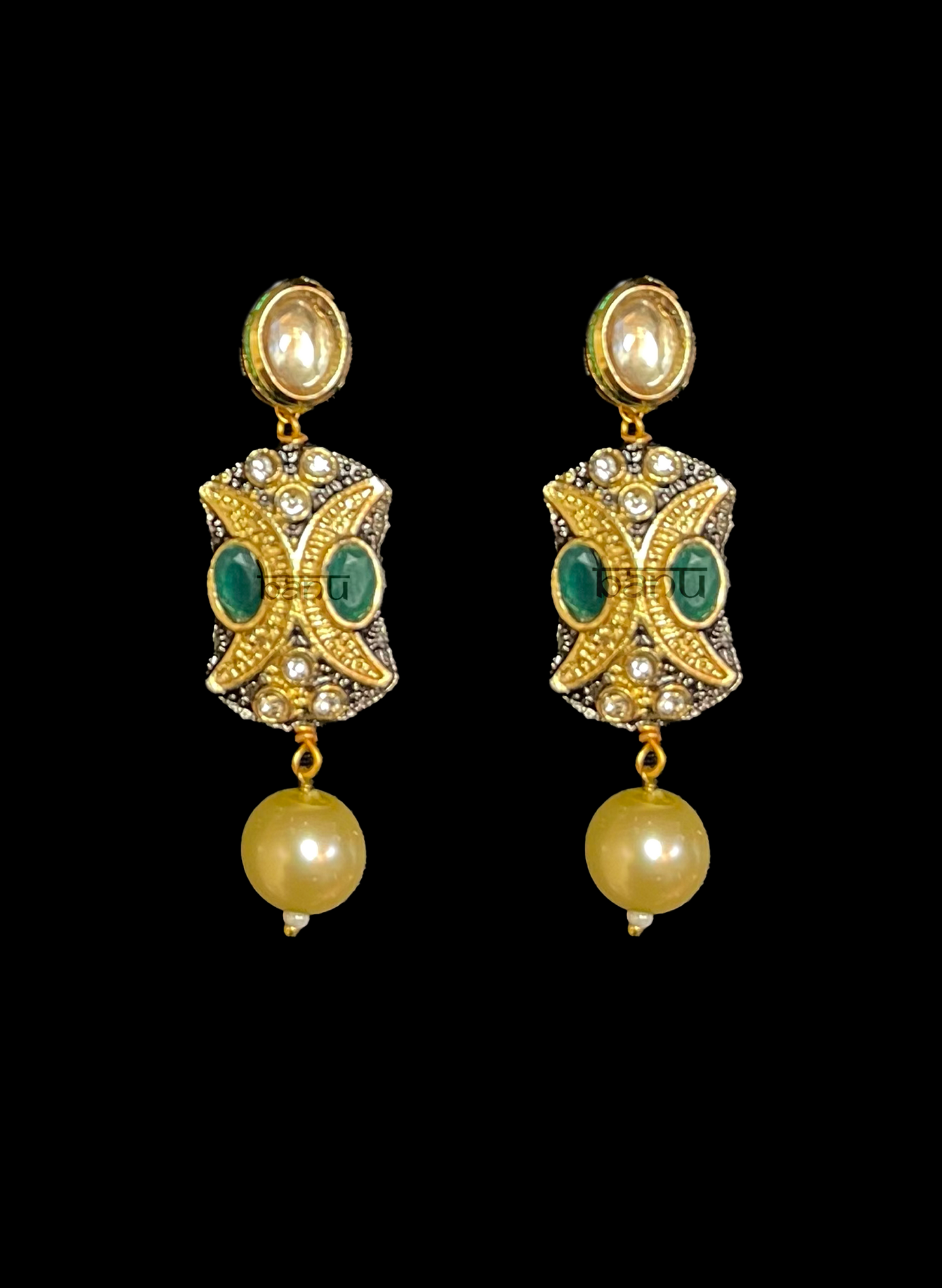 Load image into Gallery viewer, Contemporary kundan earrings with emerald and pearls
